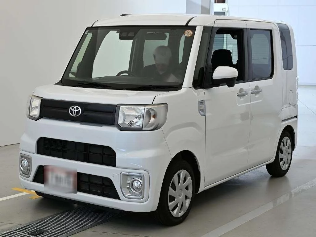 Toyota Pixis Mega LA700A 2022
